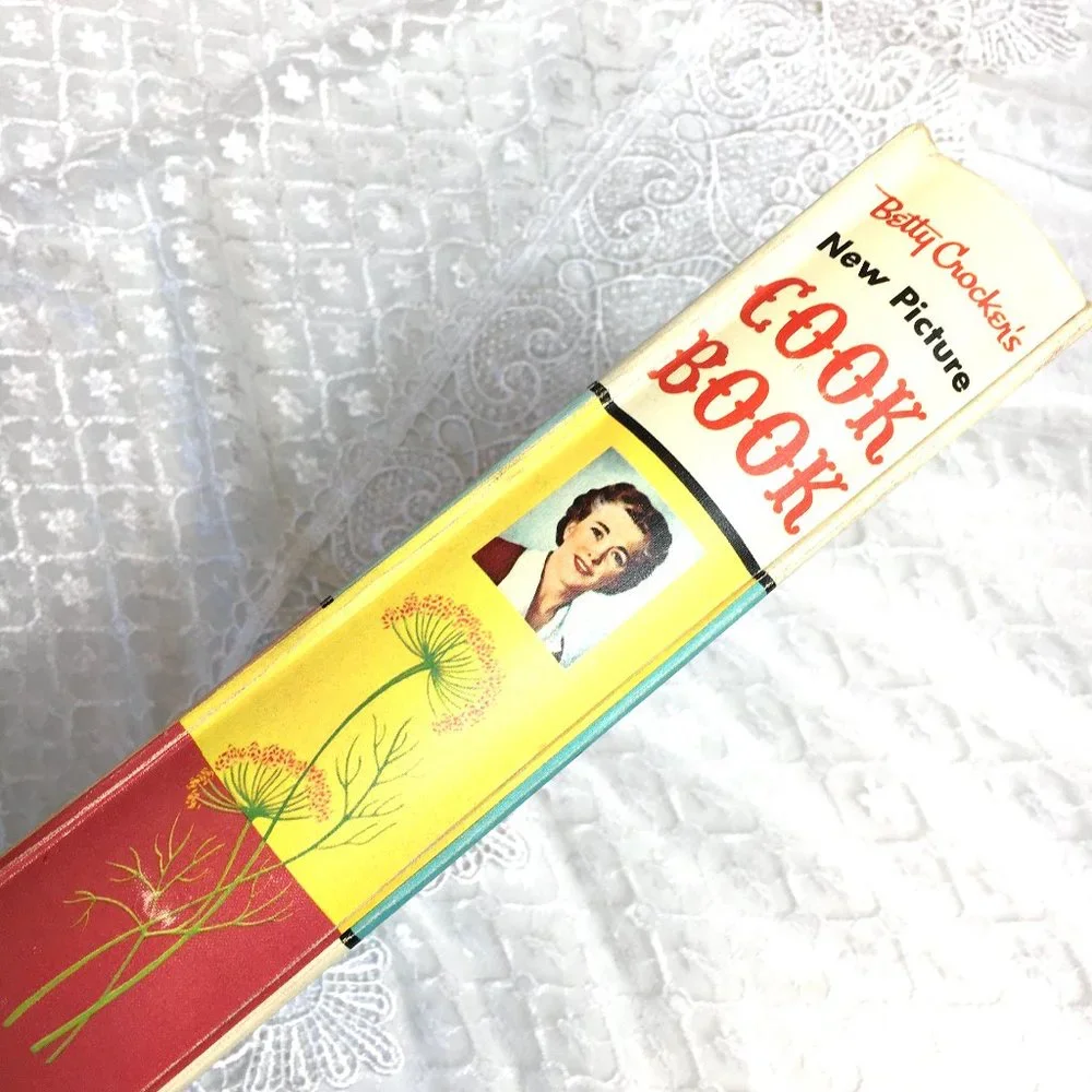 VTG Betty Crocker 1961 First Edition Classic Cookbook Picture Binder